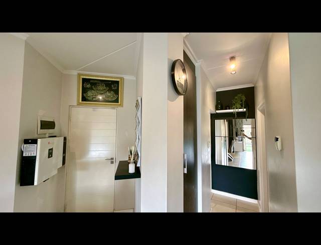 2 BEDROOM APARTMENT FOR SALE IN OAKDENE